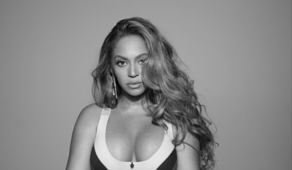 Beyonce za naslovnicu novog albuma pozirala potpuno gola